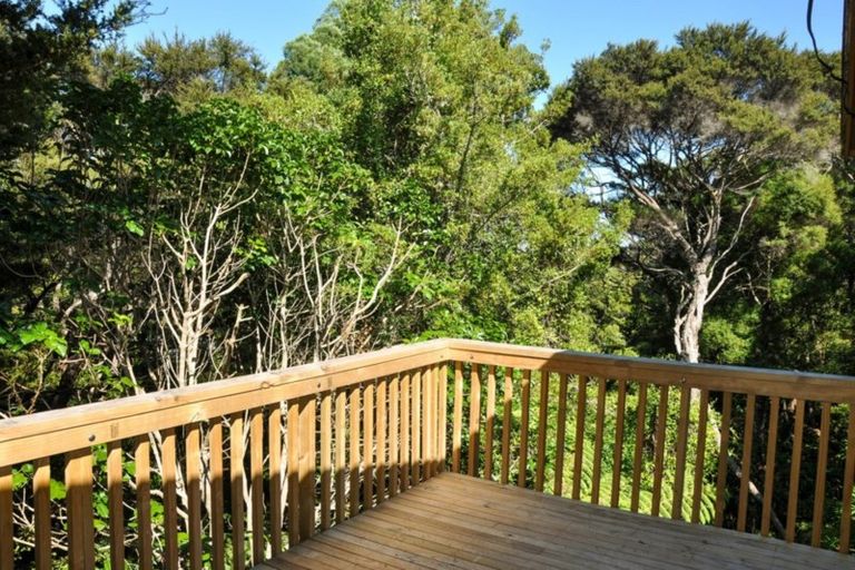 Photo of property in 44 Valley View Road, Glenfield, Auckland, 0629