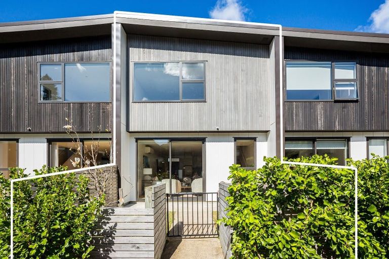 Photo of property in 24 Rua Kai Way, Brooklyn, Wellington, 6021