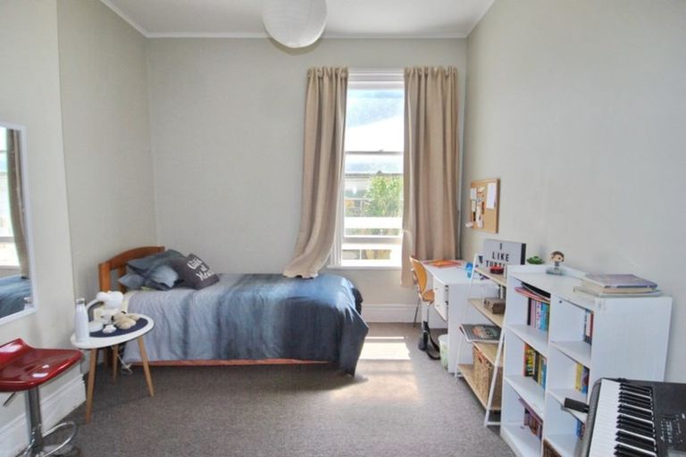 Photo of property in 180-182 Ohiro Road, Brooklyn, Wellington, 6021