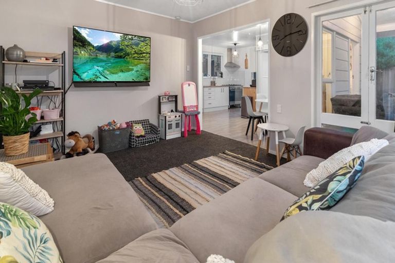 Photo of property in 1/24 Lysander Crescent, Beach Haven, Auckland, 0626