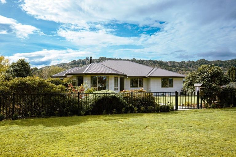 Photo of property in 15 Main Street, Reefton, 7830