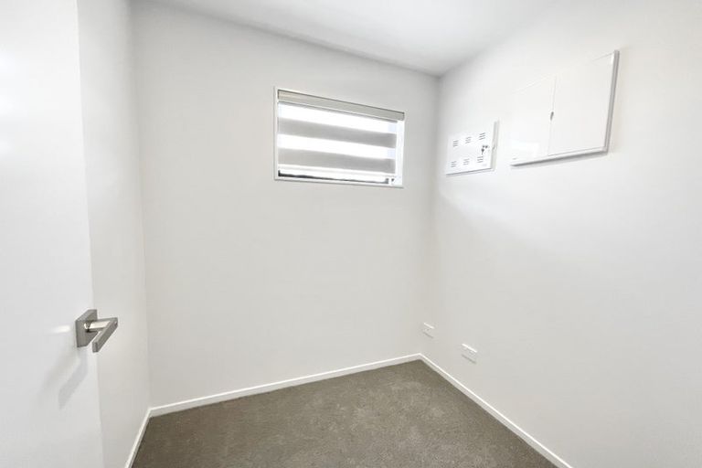 Photo of property in 4/241 Don Buck Road, Massey, Auckland, 0614
