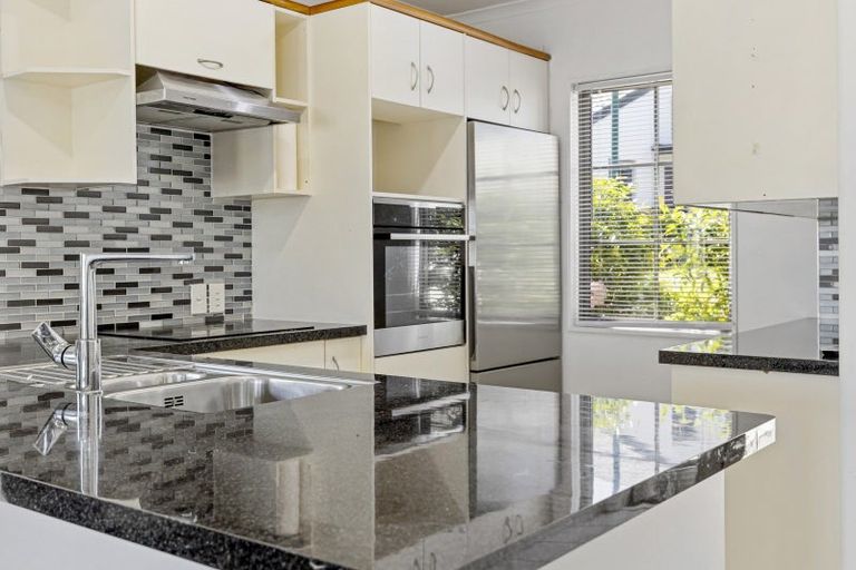 Photo of property in 28 Lakeridge Close, Rangatira Park, Taupo, 3330