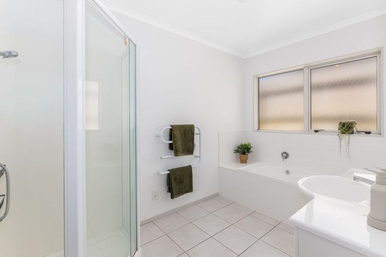 Photo of property in 31 Aspiring Terrace, Aotea, Porirua, 5024