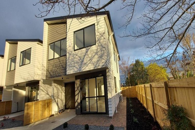 Photo of property in 29d Mackenzie Street, Te Atatu South, Auckland, 0610