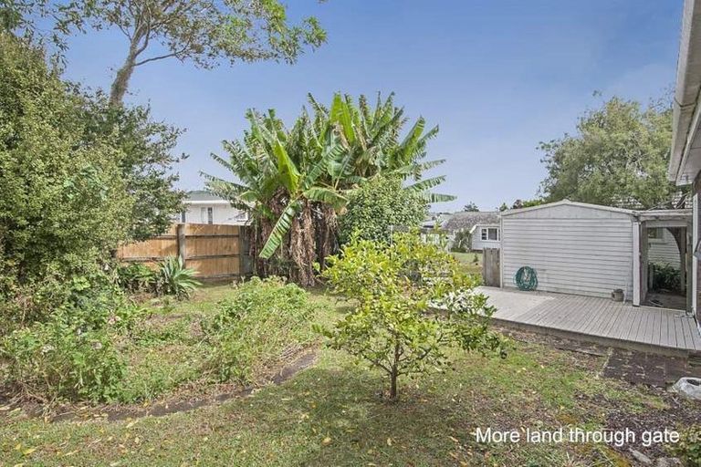 Photo of property in 21 Ranui Station Road, Ranui, Auckland, 0612