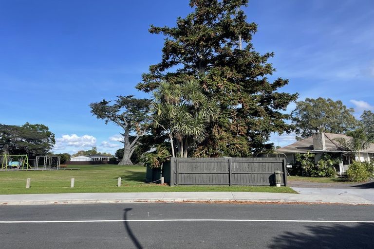 Photo of property in 28 Durham Street, Te Atatu Peninsula, Auckland, 0610