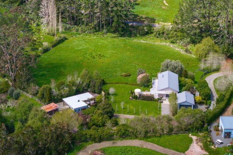 Photo of property in 2 Valley Road, Waitoki, Kaukapakapa, 0871