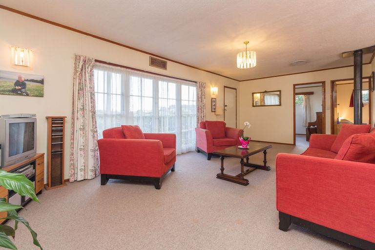 Photo of property in 12 St Catherine Crescent, West Harbour, Auckland, 0618
