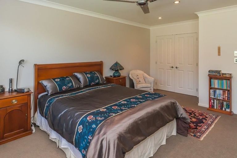 Photo of property in 32 Pohutukawa Drive, Levin, 5571
