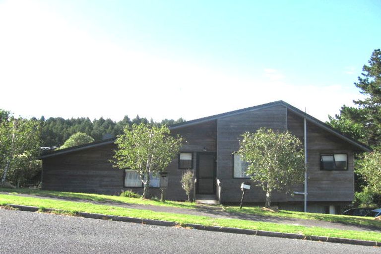 Photo of property in 2/9a Kitewao Street, Northcote, Auckland, 0627