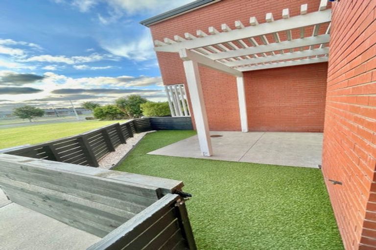 Photo of property in 12 Fermi Lane, Papakura, 2110