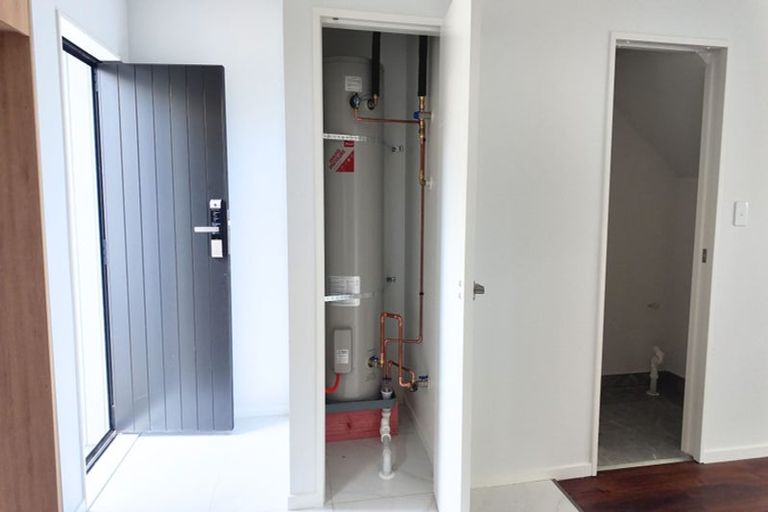 Photo of property in 44d Cyclarama Crescent, Massey, Auckland, 0614