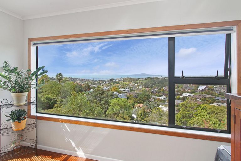 Photo of property in 164 Browns Bay Road, Murrays Bay, Auckland, 0630