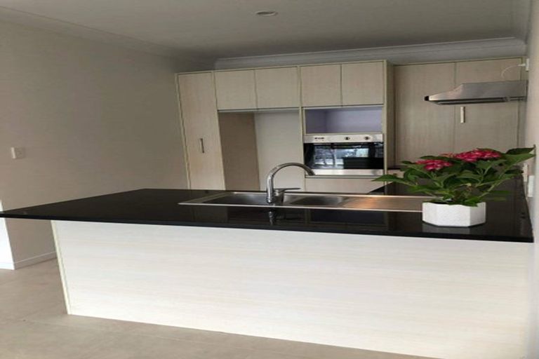 Photo of property in 4/44 Carlos Drive, Flat Bush, Auckland, 2016