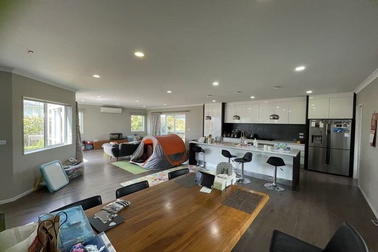 Photo of property in 28 Milano Boulevard, Karaka, Papakura, 2113
