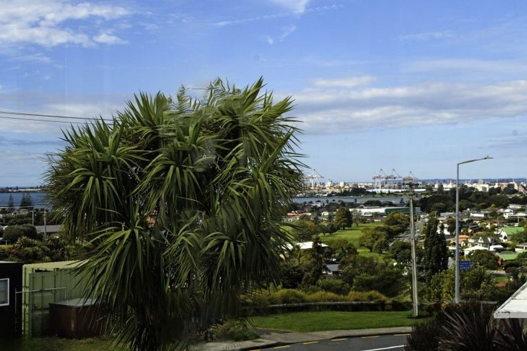 Photo of property in 49 Hinewa Road, Otumoetai, Tauranga, 3110