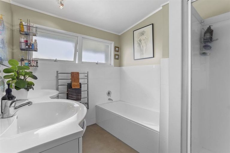 Photo of property in 1/51 East Coast Road, Milford, Auckland, 0620