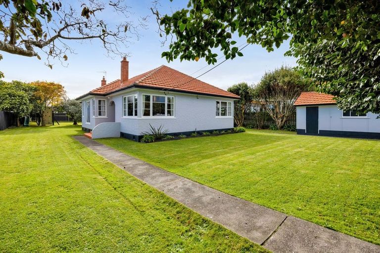 Photo of property in 230 South Road, Hawera, 4610