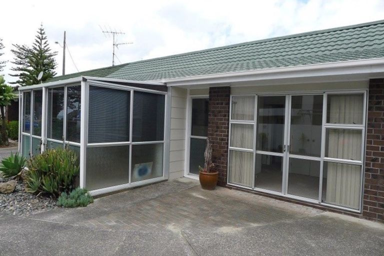 Photo of property in 2/274 Hibiscus Coast Highway, Orewa, 0931