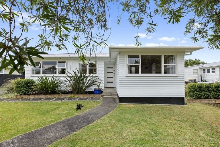 Photo of property in 11 Brennan Avenue, Te Atatu Peninsula, Auckland, 0610
