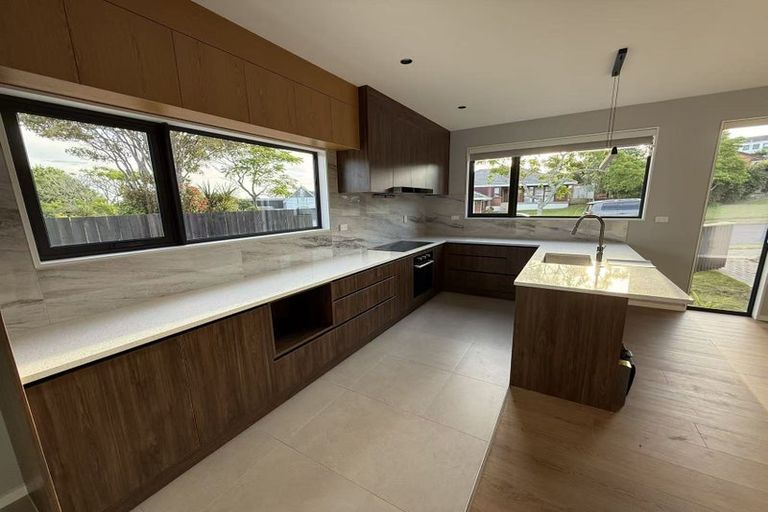 Photo of property in 21 Voltaire Court, Botany Downs, Auckland, 2010