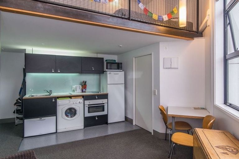 Photo of property in Urbane Apartments, 32/29 Webb Street, Mount Cook, Wellington, 6011