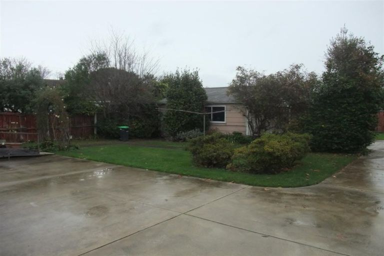 Photo of property in 12 Kyeburn Place, Avonhead, Christchurch, 8042