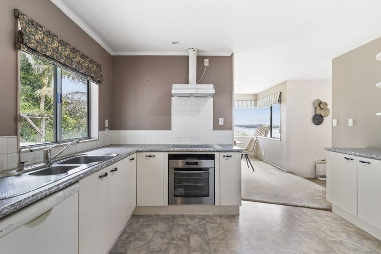 Photo of property in 7 Sandpiper Grove, Unsworth Heights, Auckland, 0632