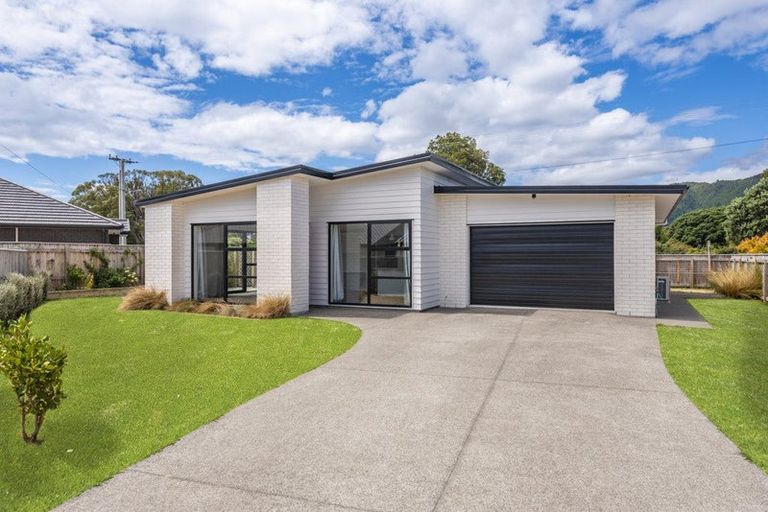 Photo of property in 3 Kaiwaru Place, Waikanae, 5036