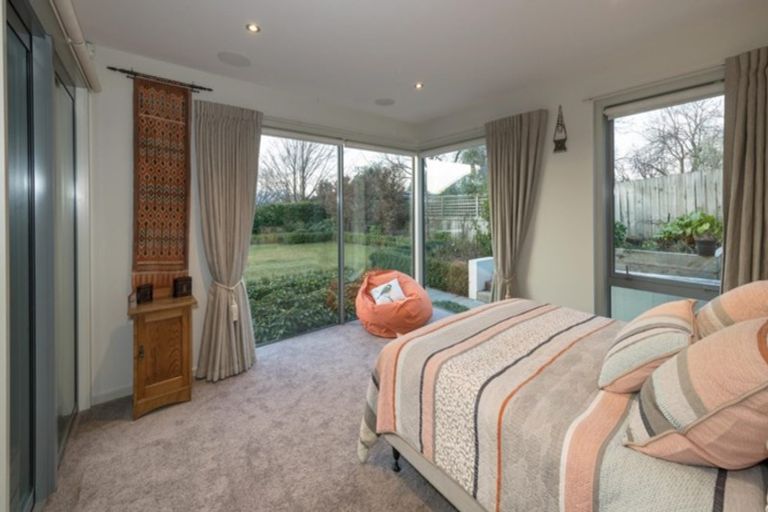 Photo of property in 28 Kennedy Crescent, Wanaka, 9305