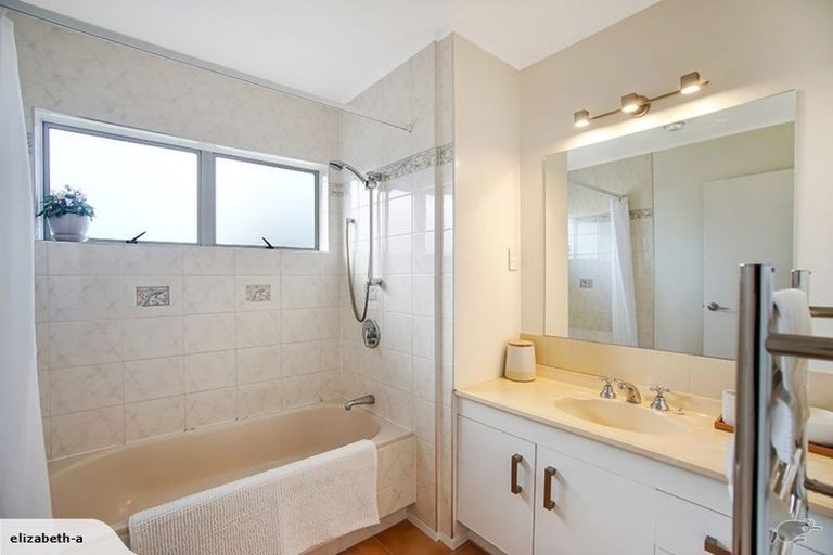 Photo of property in 2/7 Camden Place, Papatoetoe, Auckland, 2025