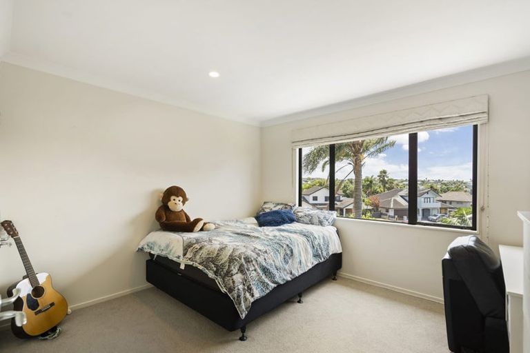 Photo of property in 8a Lupetti Rise, West Harbour, Auckland, 0618
