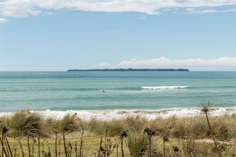 Photo of property in 37 Motiti Road, Papamoa Beach, Papamoa, 3118