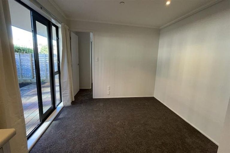 Photo of property in 8a/30 Westward Ho, Glen Eden, Auckland, 0602