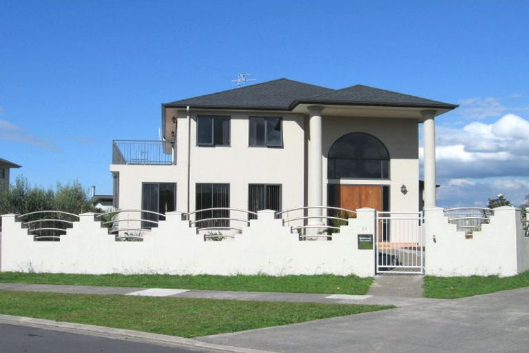 Photo of property in 23 Onemana Way, Te Atatu Peninsula, Auckland, 0610