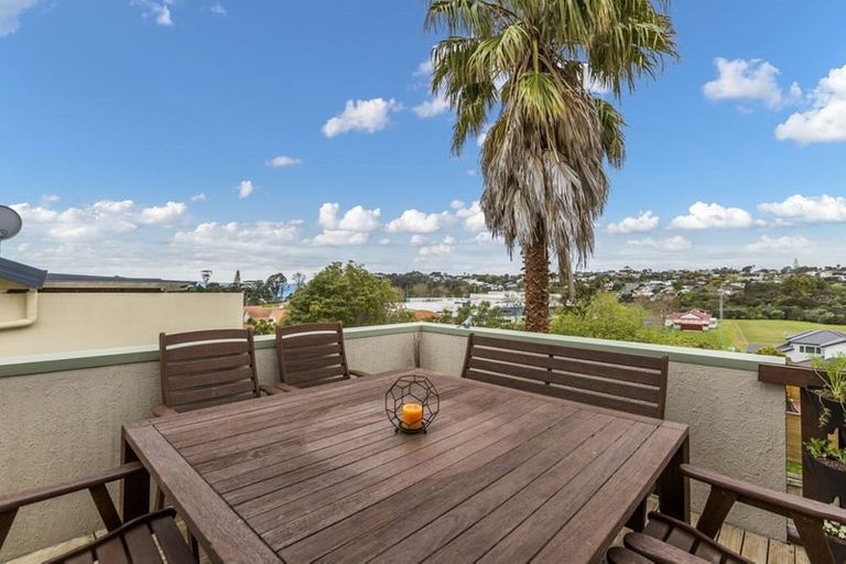 Photo of property in 35a Kauri Road, Stanmore Bay, Whangaparaoa, 0932