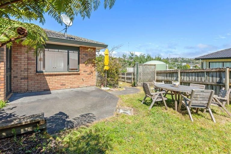 Photo of property in 21 Ginders Drive, Massey, Auckland, 0614