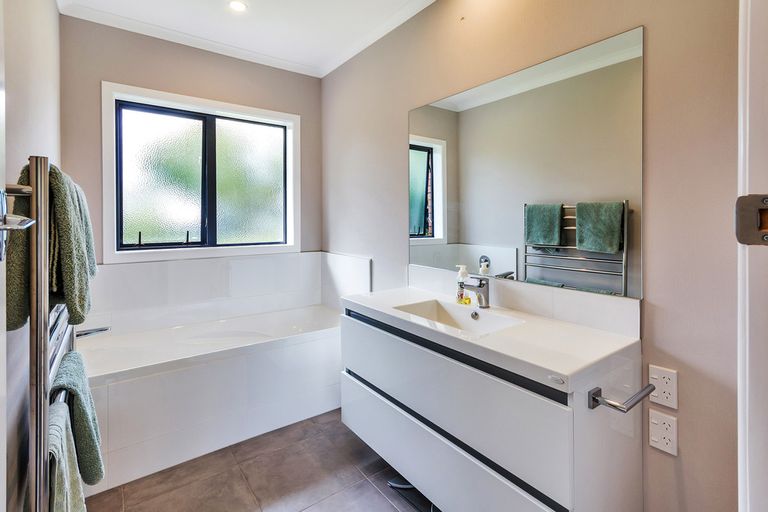 Photo of property in 332 Hingaia Road, Karaka, Papakura, 2580