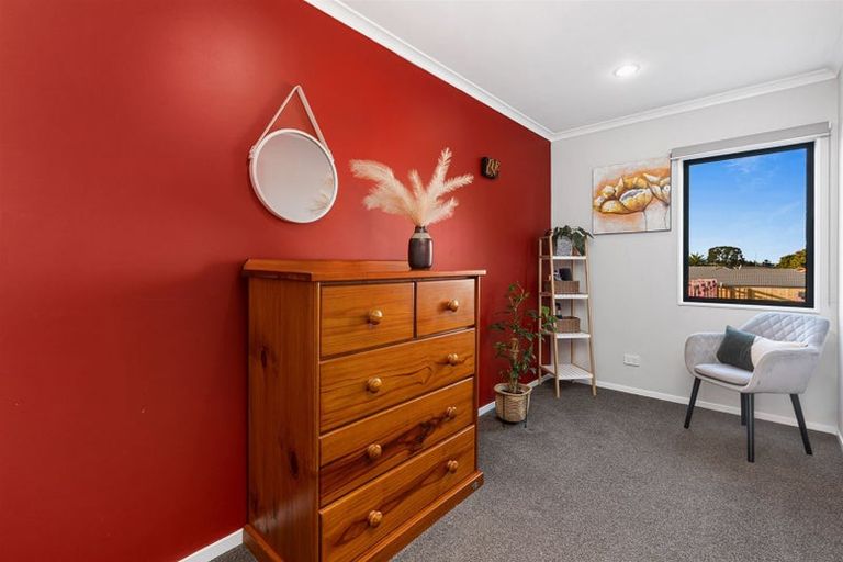 Photo of property in 11/17 Harbour View Road, Te Atatu Peninsula, Auckland, 0610