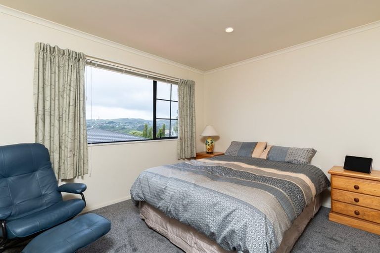 Photo of property in 17 Corsham Grove, Churton Park, Wellington, 6037