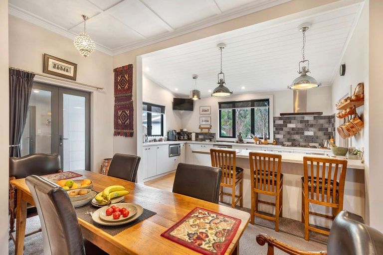 Photo of property in 100 Cole Street, Dannevirke, 4930