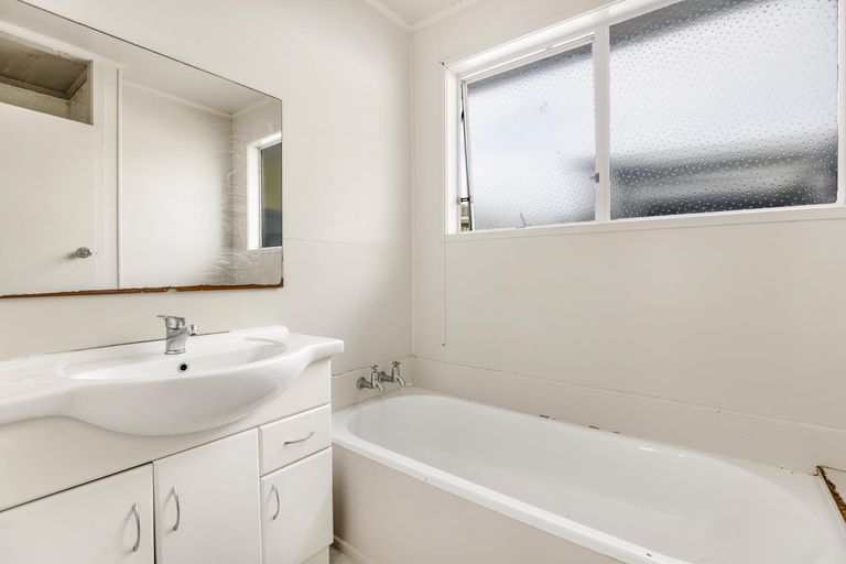 Photo of property in 46 Burbank Avenue, Manurewa, Auckland, 2102