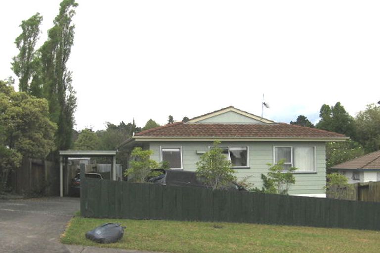 Photo of property in 8 Glenbury Place, Massey, Auckland, 0614