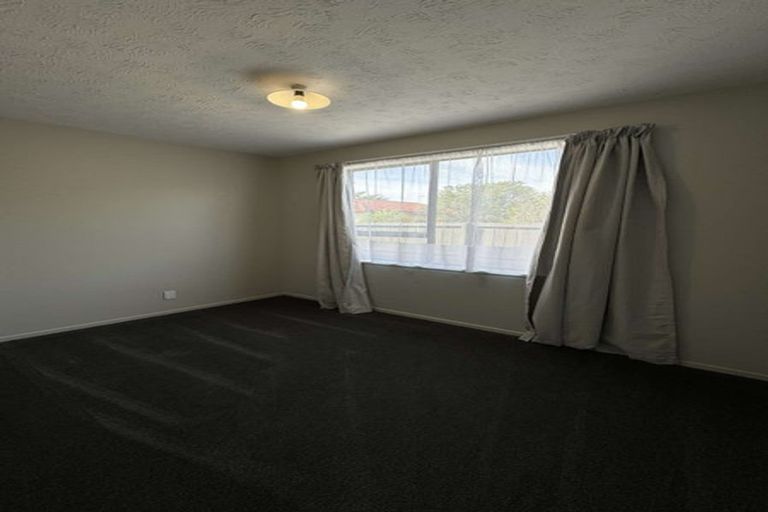 Photo of property in 128a Inwoods Close, Parklands, Christchurch, 8083