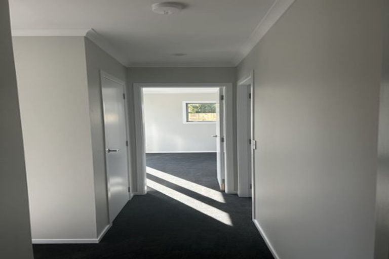 Photo of property in 18 Koru Loop, Paraparaumu, 5032