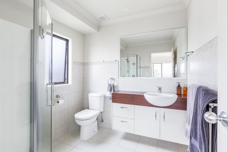 Photo of property in 49 Grovenor Drive, Orewa, 0931