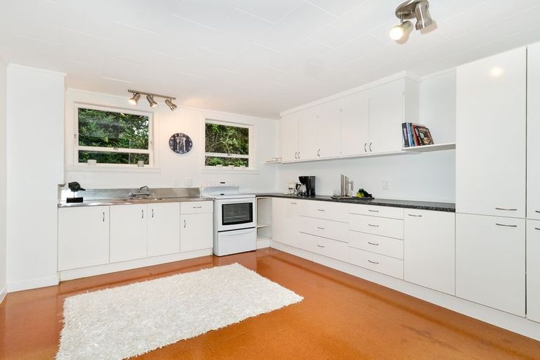 Photo of property in 60 Newington Road, Henderson, Auckland, 0612