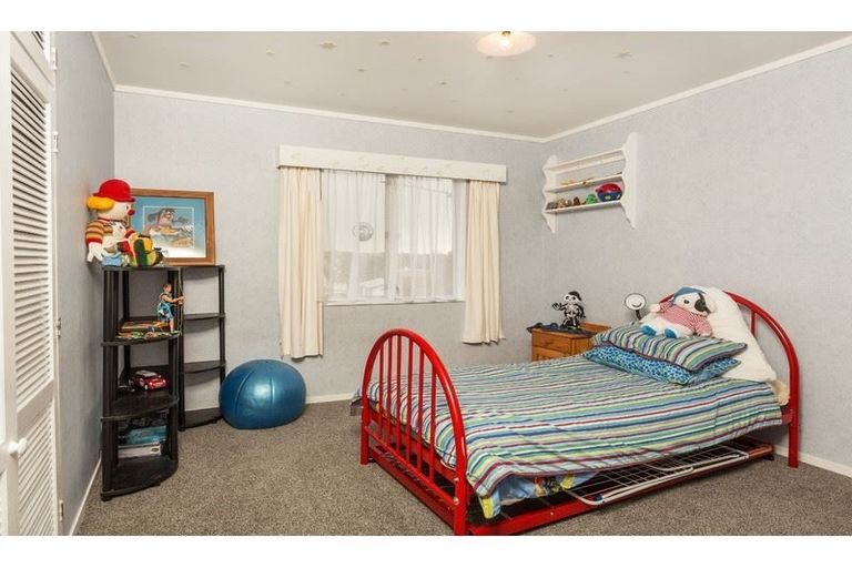 Photo of property in 48 Hinerau Street, Henderson, Auckland, 0612