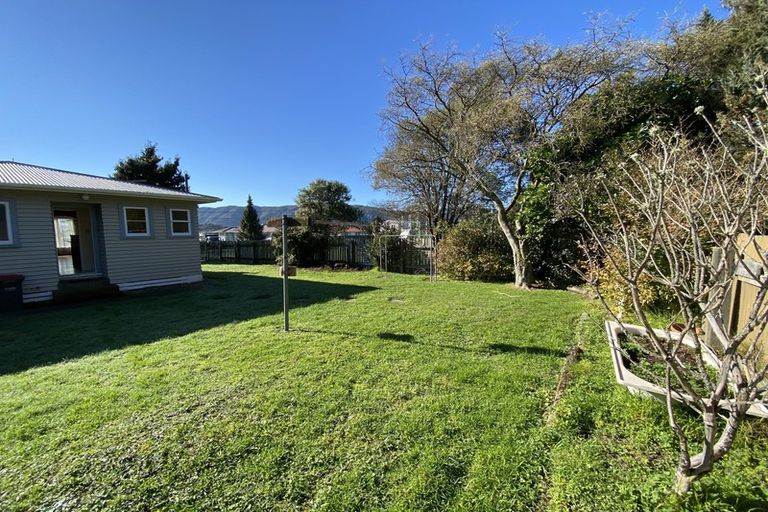 Photo of property in 33 Karaka Street, Wainuiomata, Lower Hutt, 5014